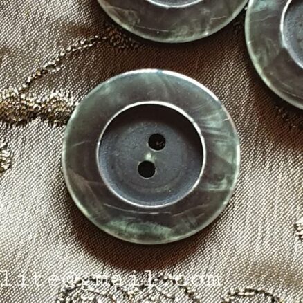 Olive green. #buttons #botões #bottoni #botones #knöpfe #knappar