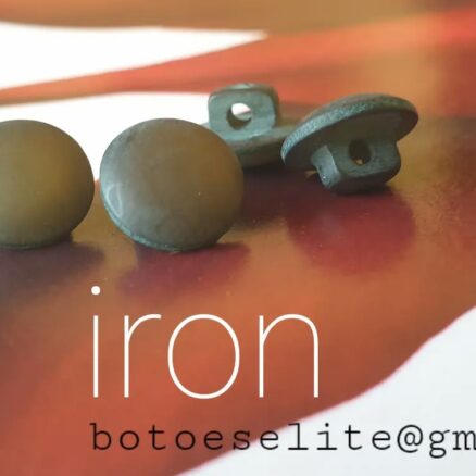 Iron #bottoni #boutons #botones #knöpfe #buttons #botões #knappar #ボタン #fashiondesign