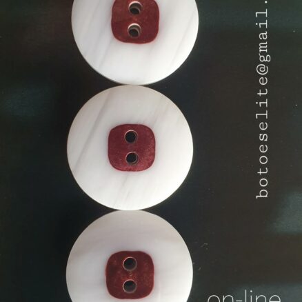 on-line. #botões #buttons #botones #boutons #bottoni #knöpfe #knappar #ボタン #fashiondesign